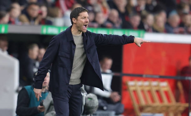 Bayer Leverkusen đấu tranh để vượt qua thử thách VfB Stuttgart
