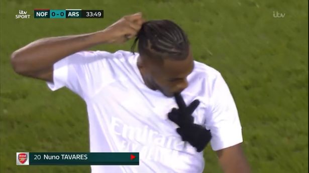 Nuno Tavares nổi giận với Mikel Arteta 