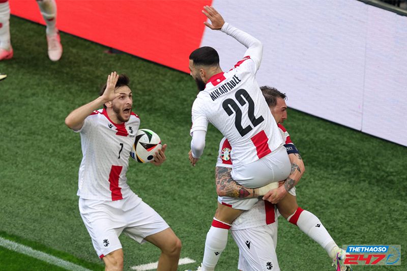 Georges Mikautadze ghi bàn gỡ hoà 1-1 cho Georgia