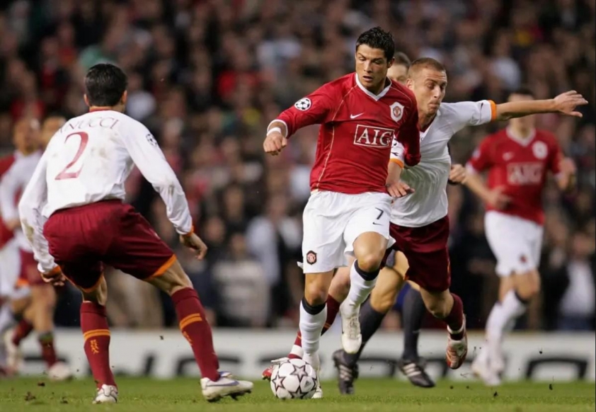 Lý do Cristiano Ronaldo từ chối đổi áo đấu Sự cố đáng sợ tại Old Trafford