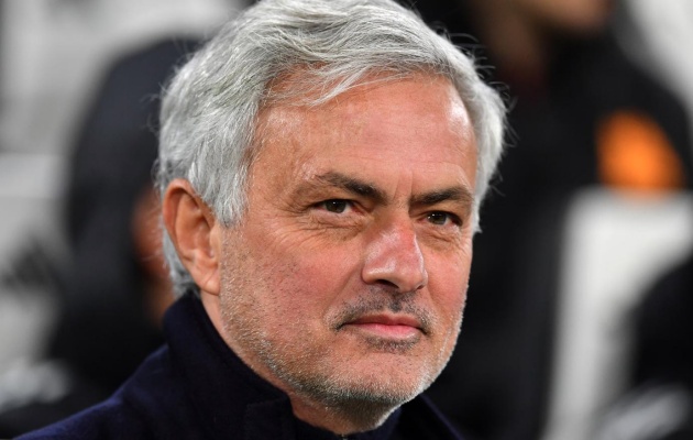 Jose Mourinho Lập Lờ Về Bộ Sưu Tập Danh Hiệu Trong Quảng Cáo, Nhấn Mạnh Về Bộ Thẻ Bóng Đá