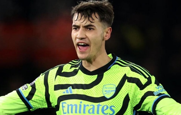 Napoli thất bại trong lời đề nghị ban đầu cho Jakub Kiwior, Arsenal muốn mức phí cao hơn