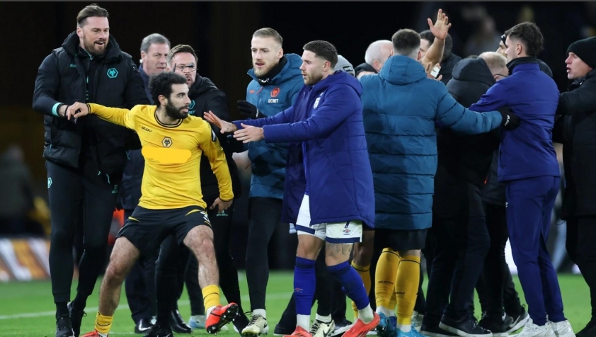 Vụ ẩu đả bùng nổ tại Molineux sau trận đấu giữa Wolves và Ipswich, Ait-Nouri bị truất quyền thi đấu