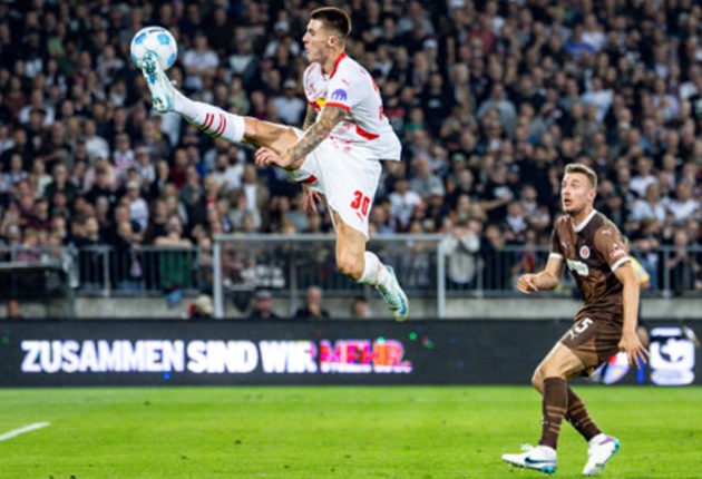 Manchester United Thêm Tiền Đạo Ben Sesko Vào Tầm Ngắm