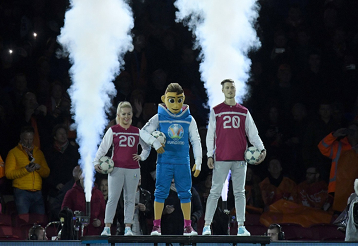 Linh vật Euro 2020 thể hiện sự linh hoạt và nhanh nhẹn