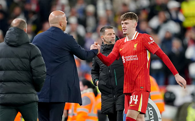Chiến lược tinh tế của Slot trong giờ nghỉ giúp Liverpool hạ gục Real Madrid