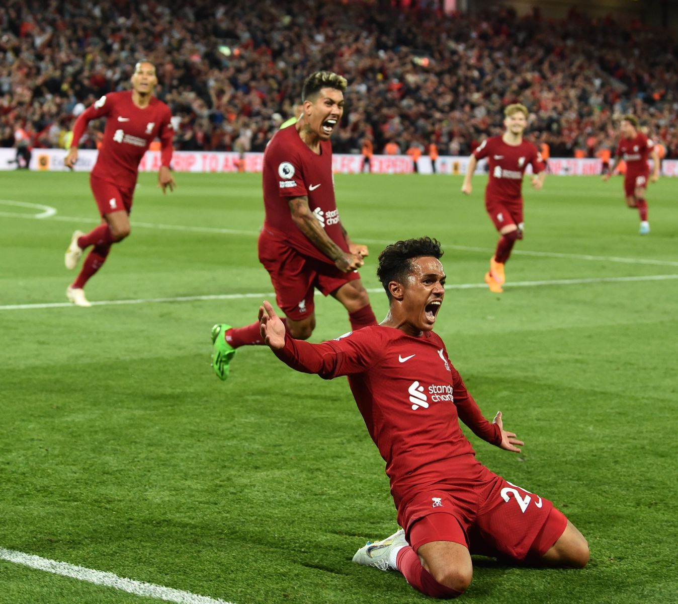 Soi kèo Everton vs Liverpool