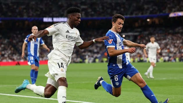 Không khí sân Bernabeu kém sôi động vì chính sách hạn chế âm thanh