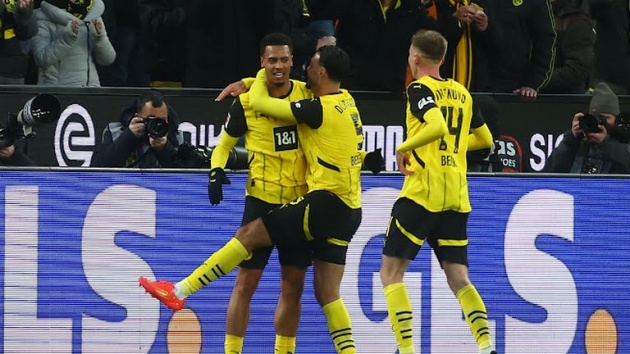 Dortmund thăng hoa với chiến thắng 4-0 trước Freiburg, tiến gần hơn tới top 4