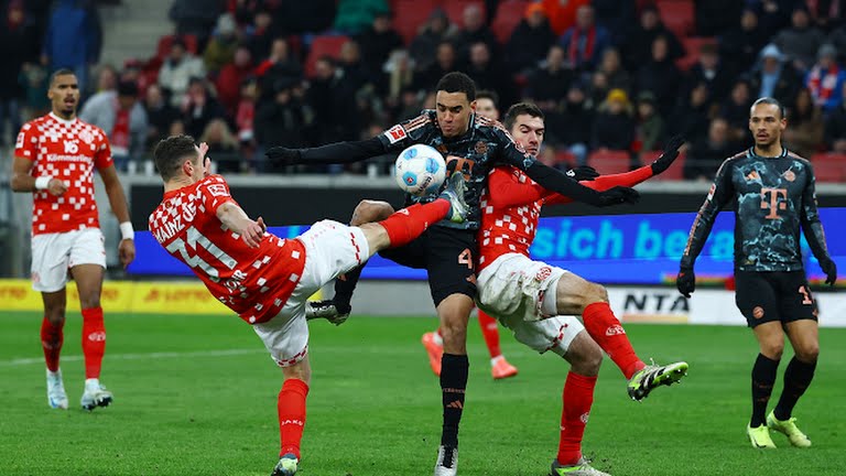 Mainz lật đổ Bayern Munich hùng mạnh với chiến thắng bất ngờ tại Rheindalstadion