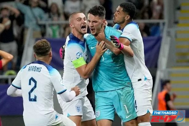 James Trafford trở thành người hùng giúp U21 Anh giành chức vô địch U21 Châu Âu