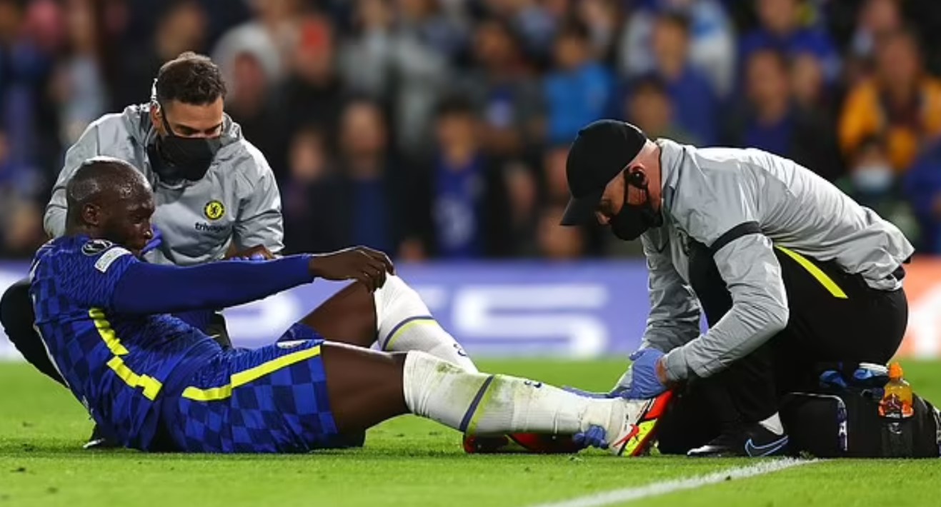 Lukaku dính chấn thương sau 