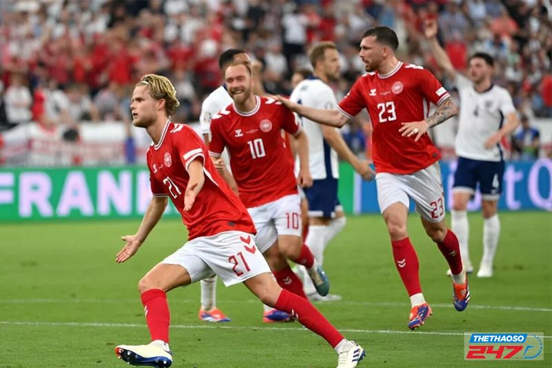 Morten Hjulmand lập siêu phẩm mang về bàn gỡ cho Đan Mạch