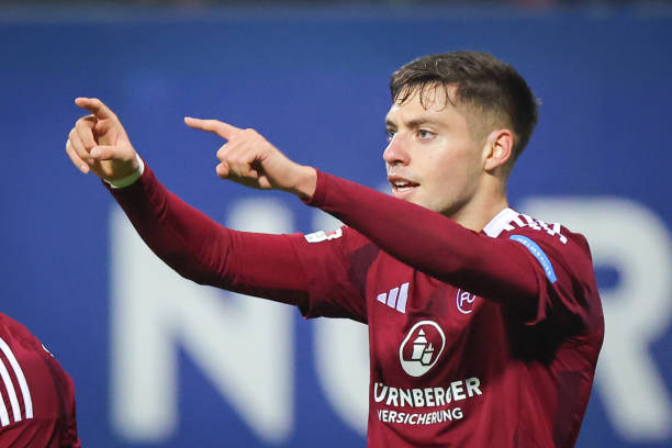 Cựu sao Bayern khuyến nghị chiêu mộ Stefanos Tzimas thay Harry Kane chấn thương