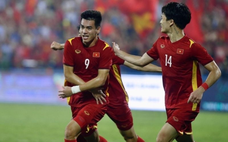 Tiến Linh ghi bàn vào lưới U23 Malaysia 
