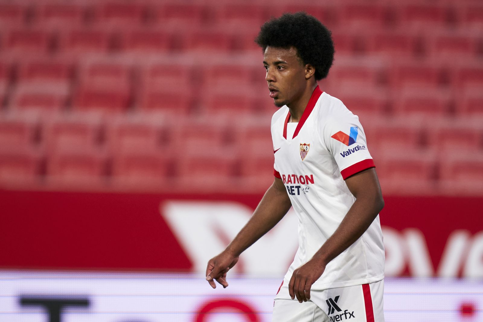 Jules Kounde Jules Kounde đã đồng ý các điều khoản cá nhân với Chelsea