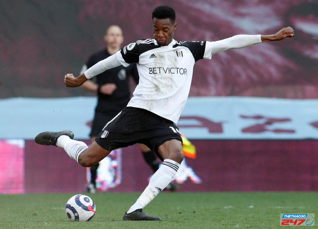 Tosin Adarabioyo trong màu áo Fulham mùa giải 2021-2022
