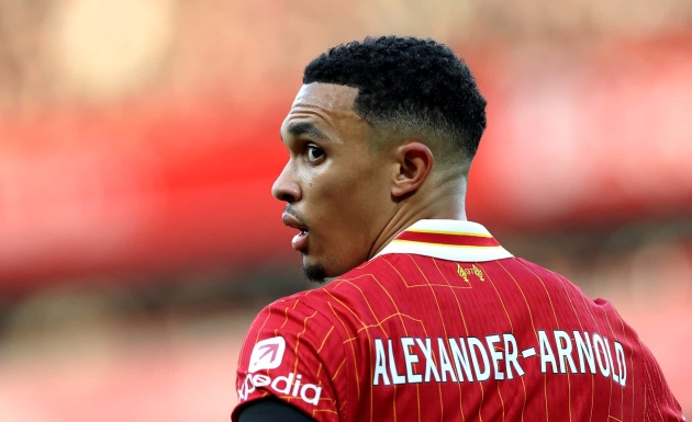 Đám mây u ám vây quanh tương lai của Alexander-Arnold tại Anfield