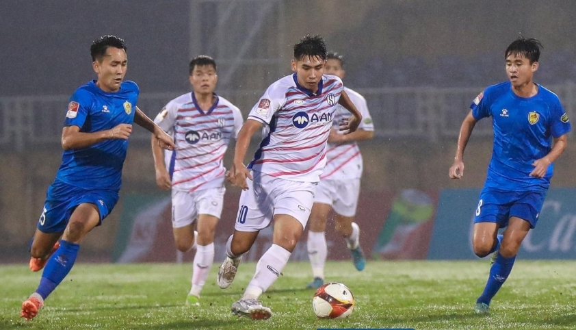 Chung kết ngược V-League SLNA và Quảng Nam đối đầu trong trận chiến trụ hạng