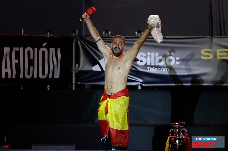 Tuyển Tây Ban Nha ăn mừng chiến thắng EURO - 11