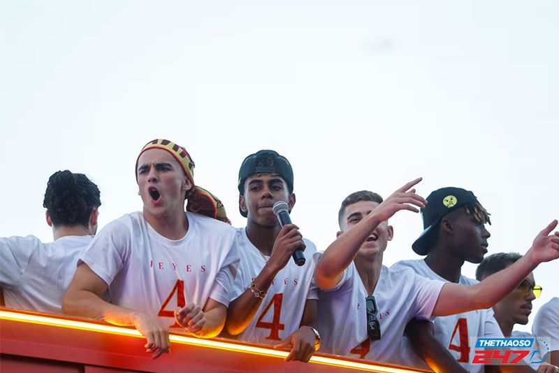 Tuyển Tây Ban Nha ăn mừng chiến thắng EURO - 8