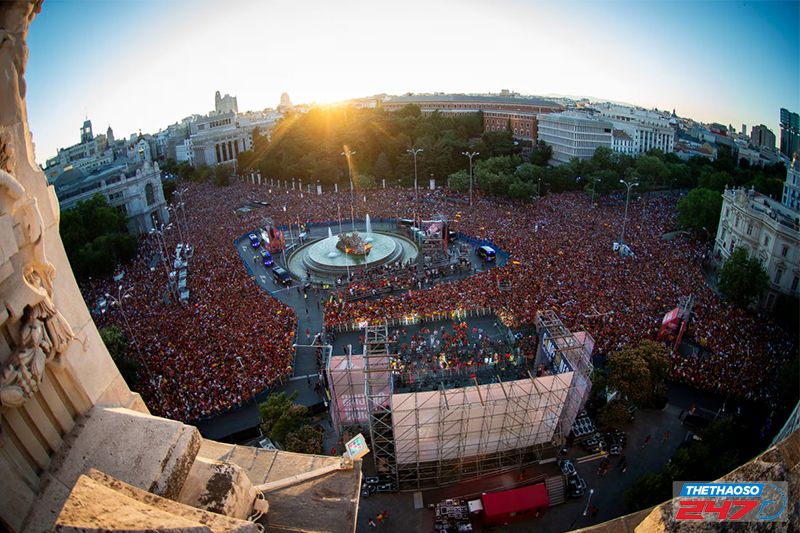 Tuyển Tây Ban Nha ăn mừng chiến thắng EURO - 9