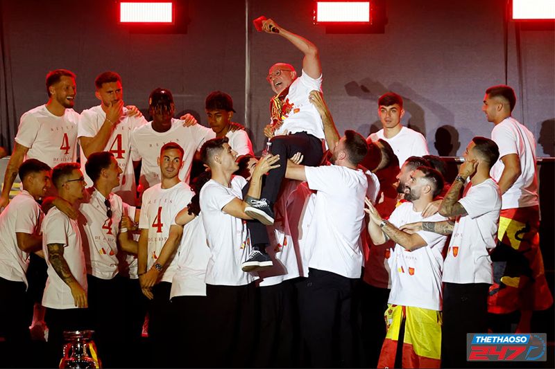 Tuyển Tây Ban Nha ăn mừng chiến thắng EURO - 10