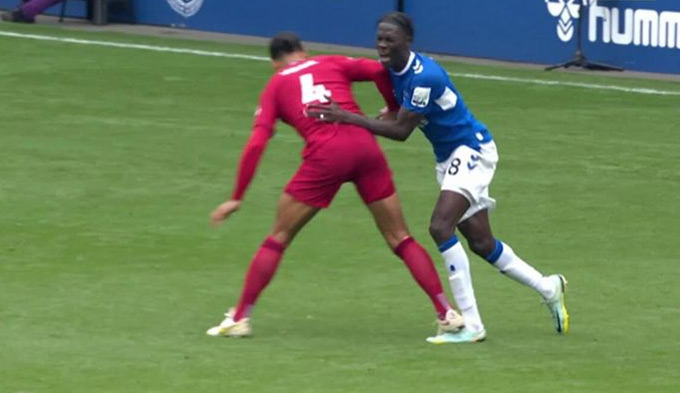 Virgil van Dijk: Liệu có sự thiên vị cho trung vệ xuất sắc nhất thế giới?