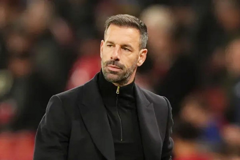 Tương lai của Van Nistelrooy tại Manchester United vẫn chưa chắc chắn