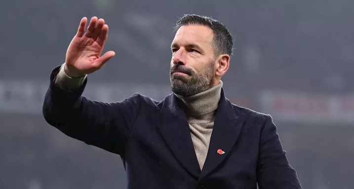 Ruud van Nistelrooy trong tầm ngắm của Rangers sau khi rời Manchester United