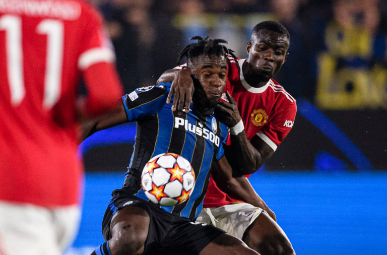 Luke Shaw chỉ ra người thay thế Varane