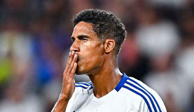 Raphael Varane cân nhắc treo giày sau chấn thương nghiêm trọng