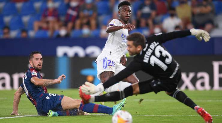 Vinicius tỏa sáng cứu thua cho Real Madrid