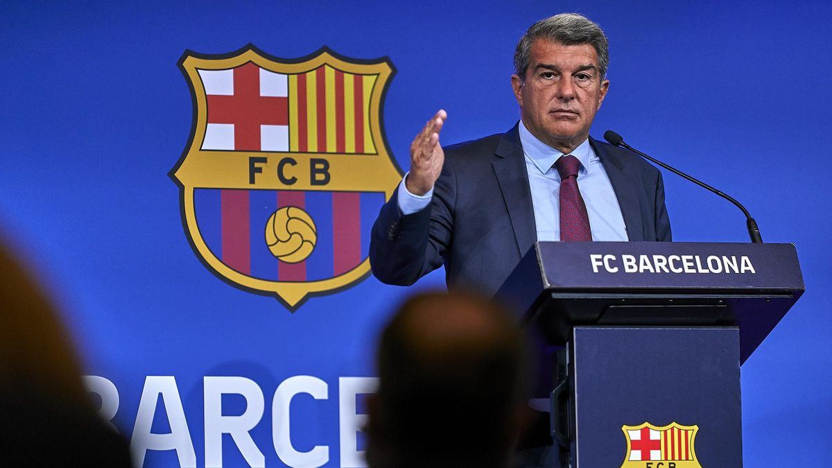 Chủ tịch Laporta đã lựa chọn đánh đối Messi ngay từ đầu?