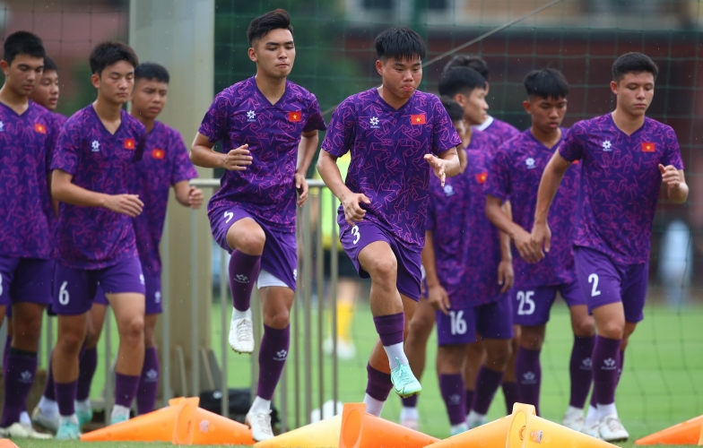 U17 Việt Nam khởi động hành trình tập huấn tại Nhật Bản với buổi tập đầu tiên