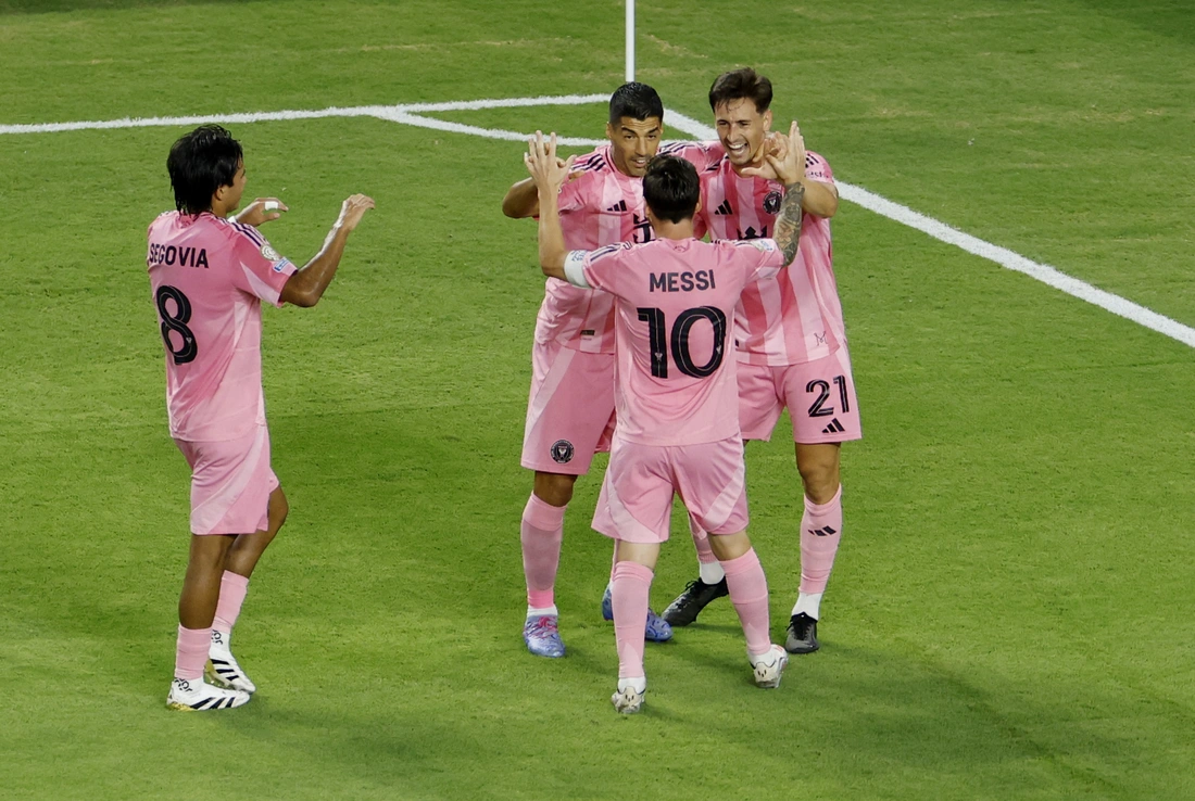 Messi và các đồng đội đánh rơi ngôi đầu