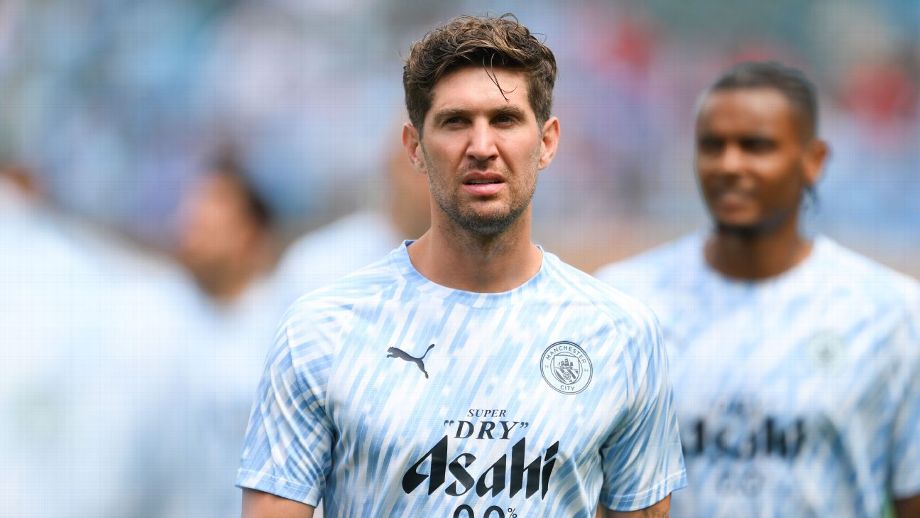 Pep Guardiola đối mặt bài toán khó: Thu gọn đội hình Man City quá khổ