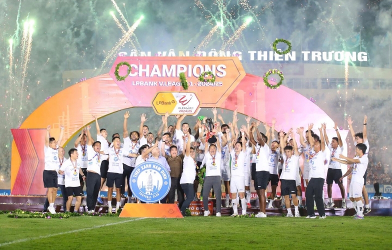 Nam Định bảo vệ thành công ngôi vương V-League 2024/25 và hướng đến sân chơi AFC Champions League
