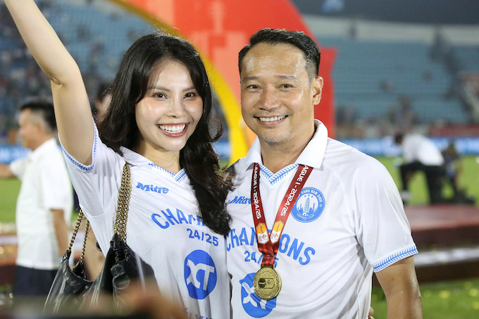 HLV Vũ Hồng Việt: Đám cưới giữa mùa bóng và chức vô địch V.League