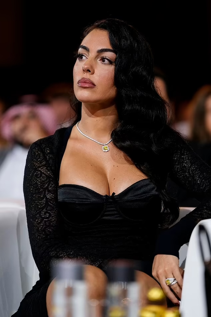 Sự thật gây sốc về mối quan hệ giữa Georgina Rodriguez và Cristiano Ronaldo?
