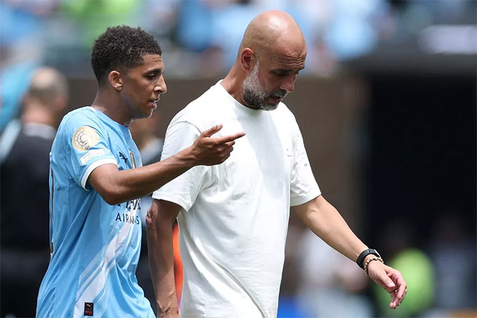 Thẻ đỏ gây tranh cãi của Rico Lewis: Pep Guardiola lên tiếng bảo vệ học trò