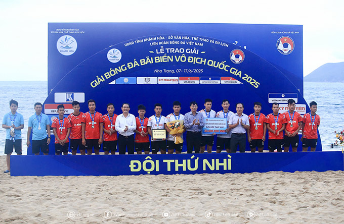 Khánh Hòa đăng quang vô địch đầy kịch tính, lập hat-trick danh hiệu tại giải bóng đá