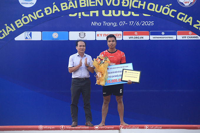 Khánh Hòa đăng quang vô địch đầy kịch tính, lập hat-trick danh hiệu tại giải bóng đá