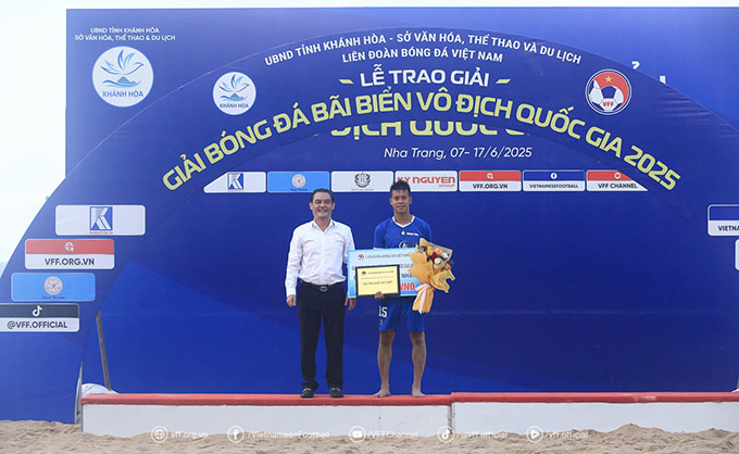 Khánh Hòa đăng quang vô địch đầy kịch tính, lập hat-trick danh hiệu tại giải bóng đá