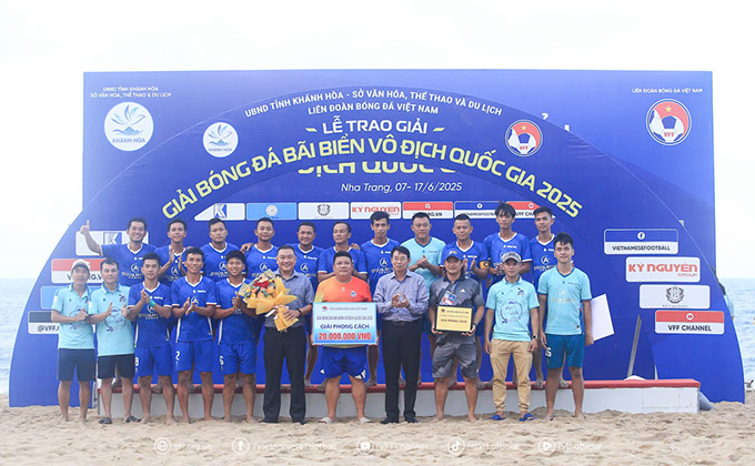 Khánh Hòa đăng quang vô địch đầy kịch tính, lập hat-trick danh hiệu tại giải bóng đá