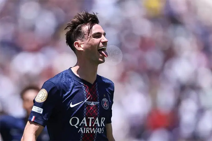 PSG áp đảo Atletico Madrid 4-0 dưới nắng nóng khắc nghiệt: Kvaratskhelia tỏa sáng, lối chơi pressing hiệu quả