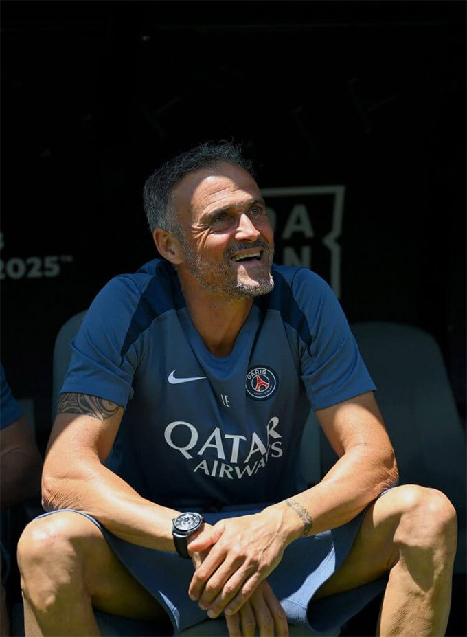 PSG áp đảo Atletico Madrid 4-0 dưới nắng nóng khắc nghiệt: Kvaratskhelia tỏa sáng, lối chơi pressing hiệu quả