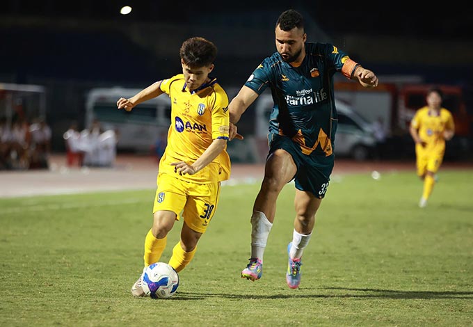 SLNA ngoạn mục thắng ngược HAGL, chính thức trụ hạng V.League 1-2024/25