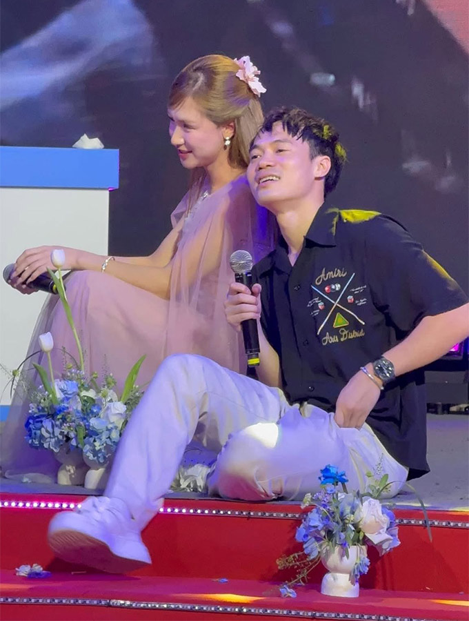 Hòa Minzy và Văn Toàn: Tình bạn thân thiết hay tình yêu ngọt ngào?