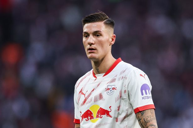 Liverpool đối mặt nguy cơ vụt mất Isak vì cuộc chiến ngầm giữa Man United và Newcastle